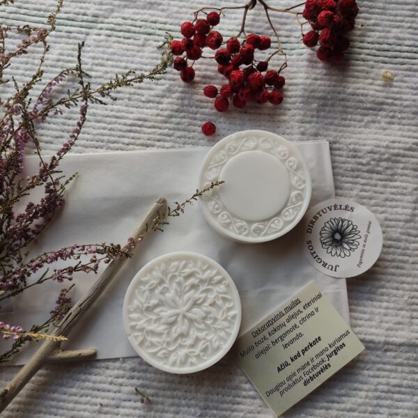 Decorative soap with coconut oil