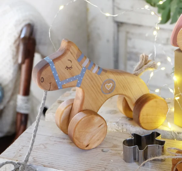 Rankų darbo medinis žaislas "Traukiamas arkliukas" | Friendly Toys