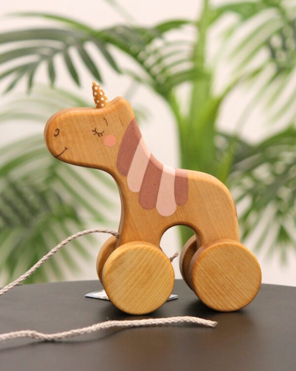 Traukiamas rankų darbo medinis žaislas "Vienaragis" | Friendly toys
